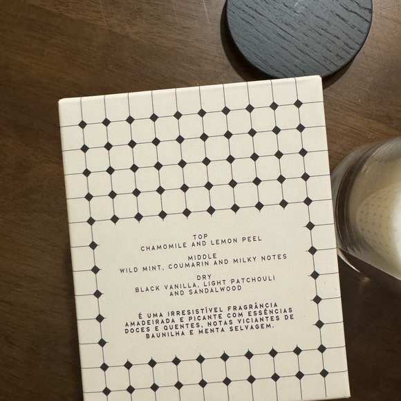 ZEBRA • Handcrafted Portugal Black Vanilla 45Hr Candle - Picture 5 of 5